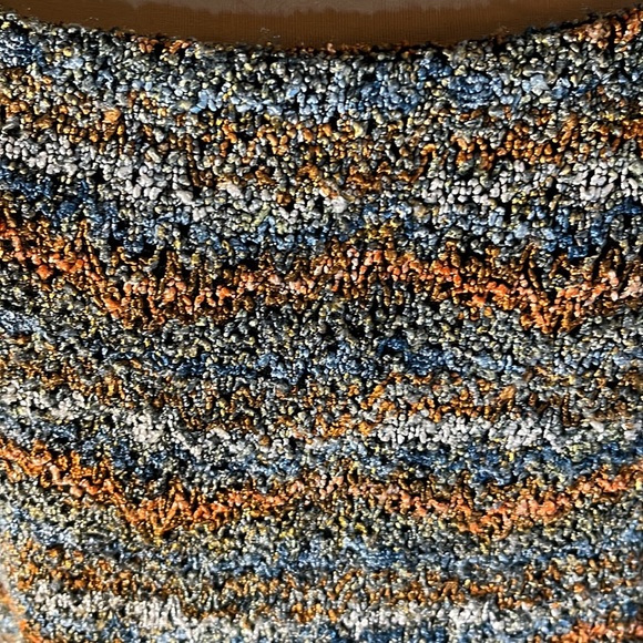 Sleeveless Sweater Top Size Large (one flaw) - Picture 5 of 7